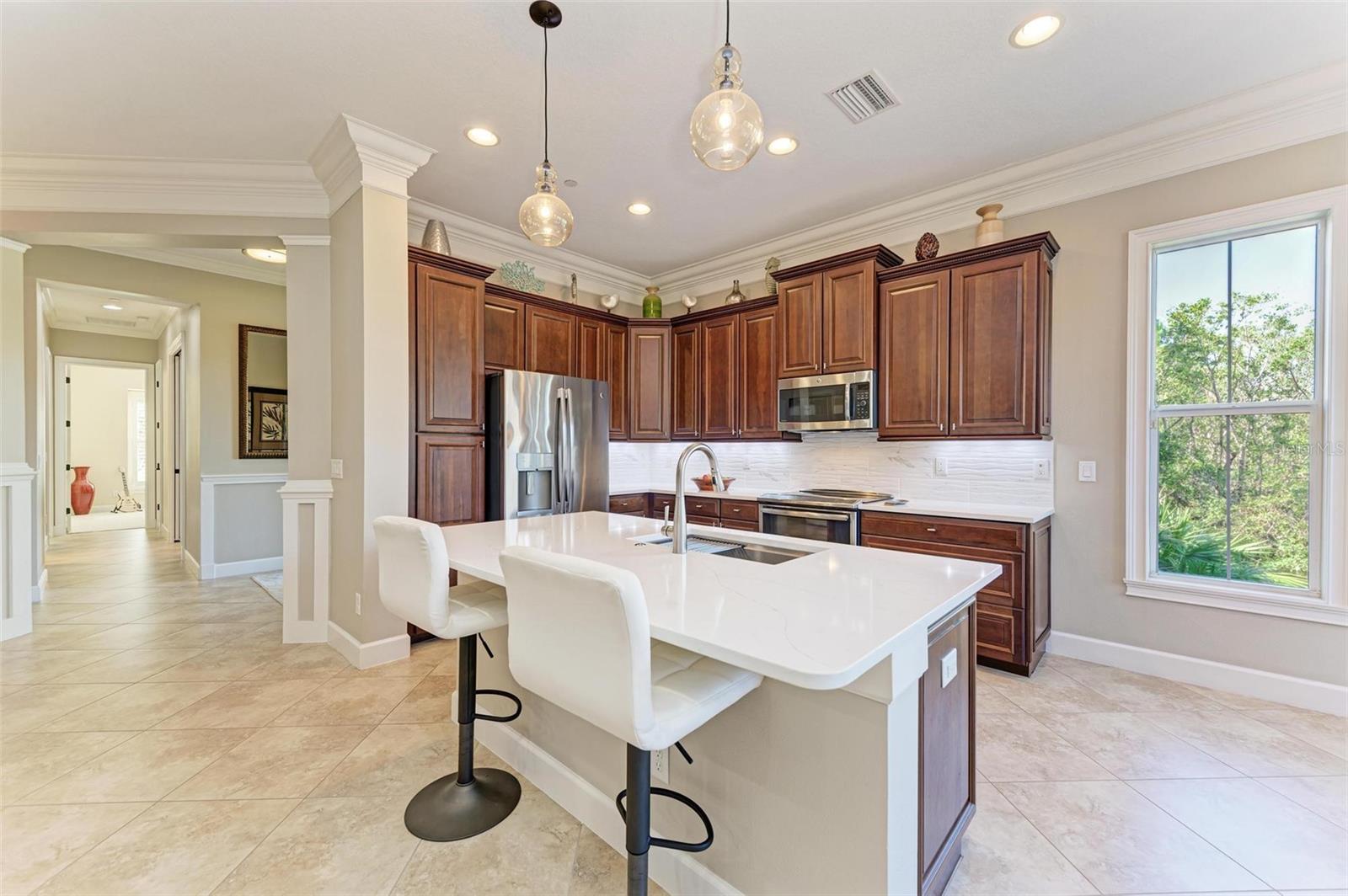 321 SAPPHIRE LAKE DR #101