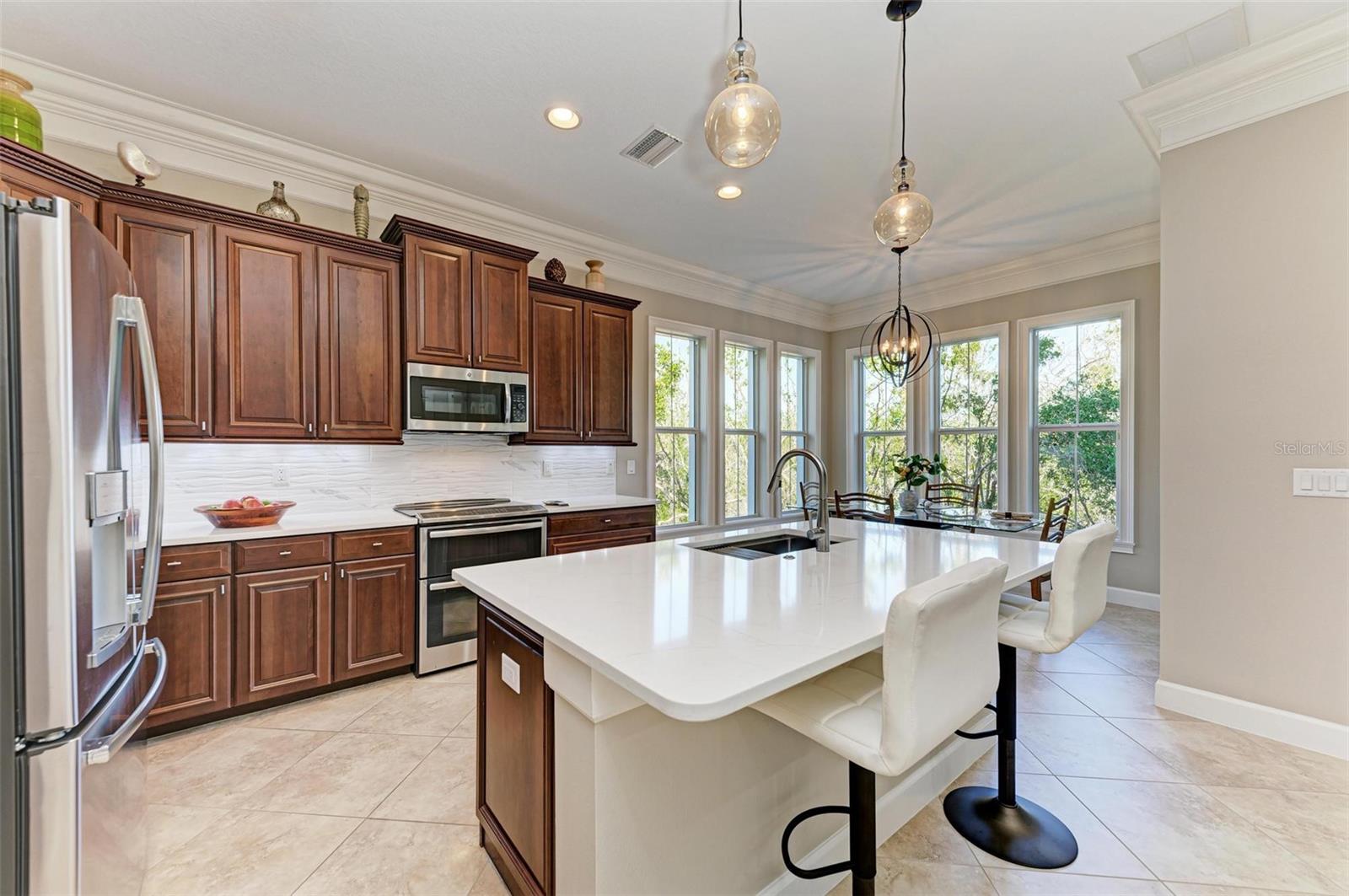 321 SAPPHIRE LAKE DR #101