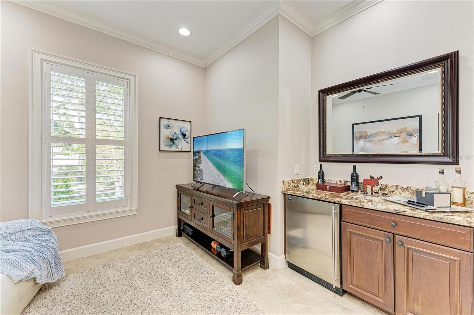 321 SAPPHIRE LAKE DR #101