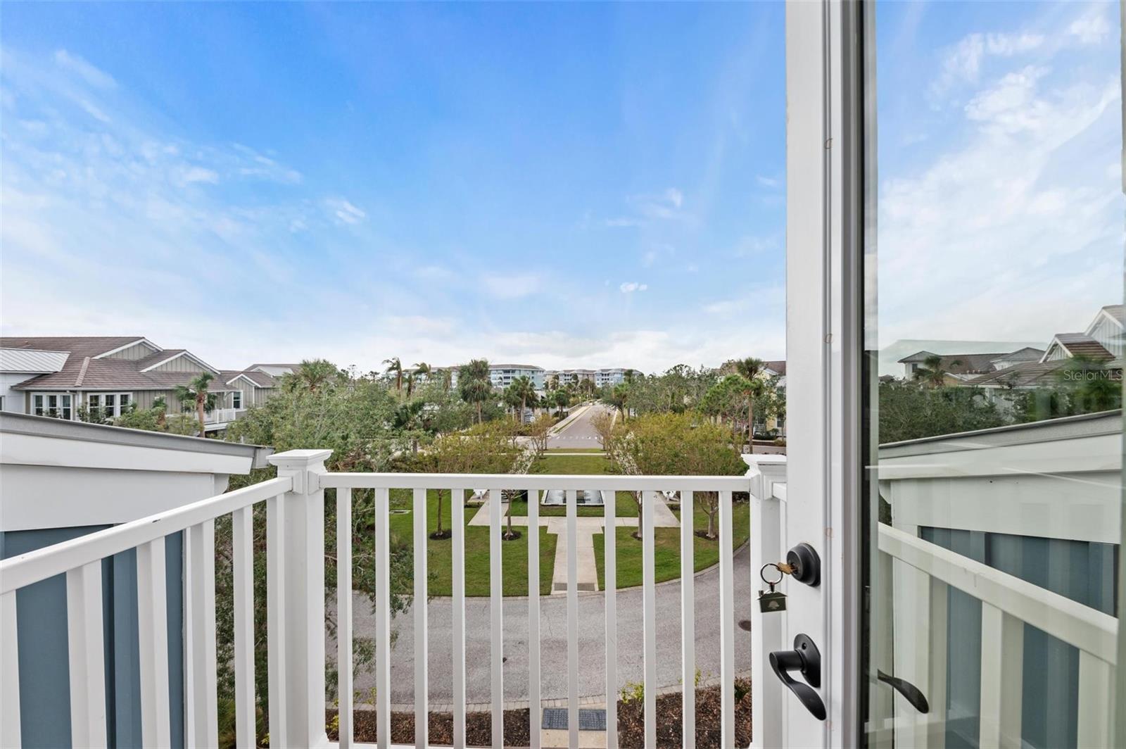 321 SAPPHIRE LAKE DR #202