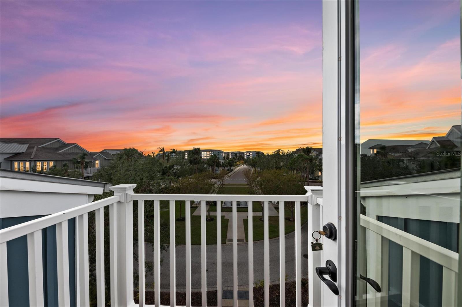 321 SAPPHIRE LAKE DR #202