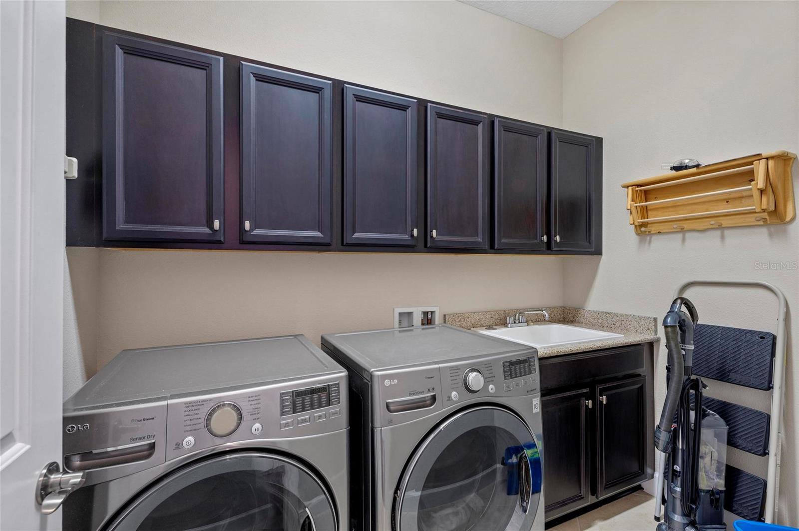 315 SAPPHIRE LAKE DR #202