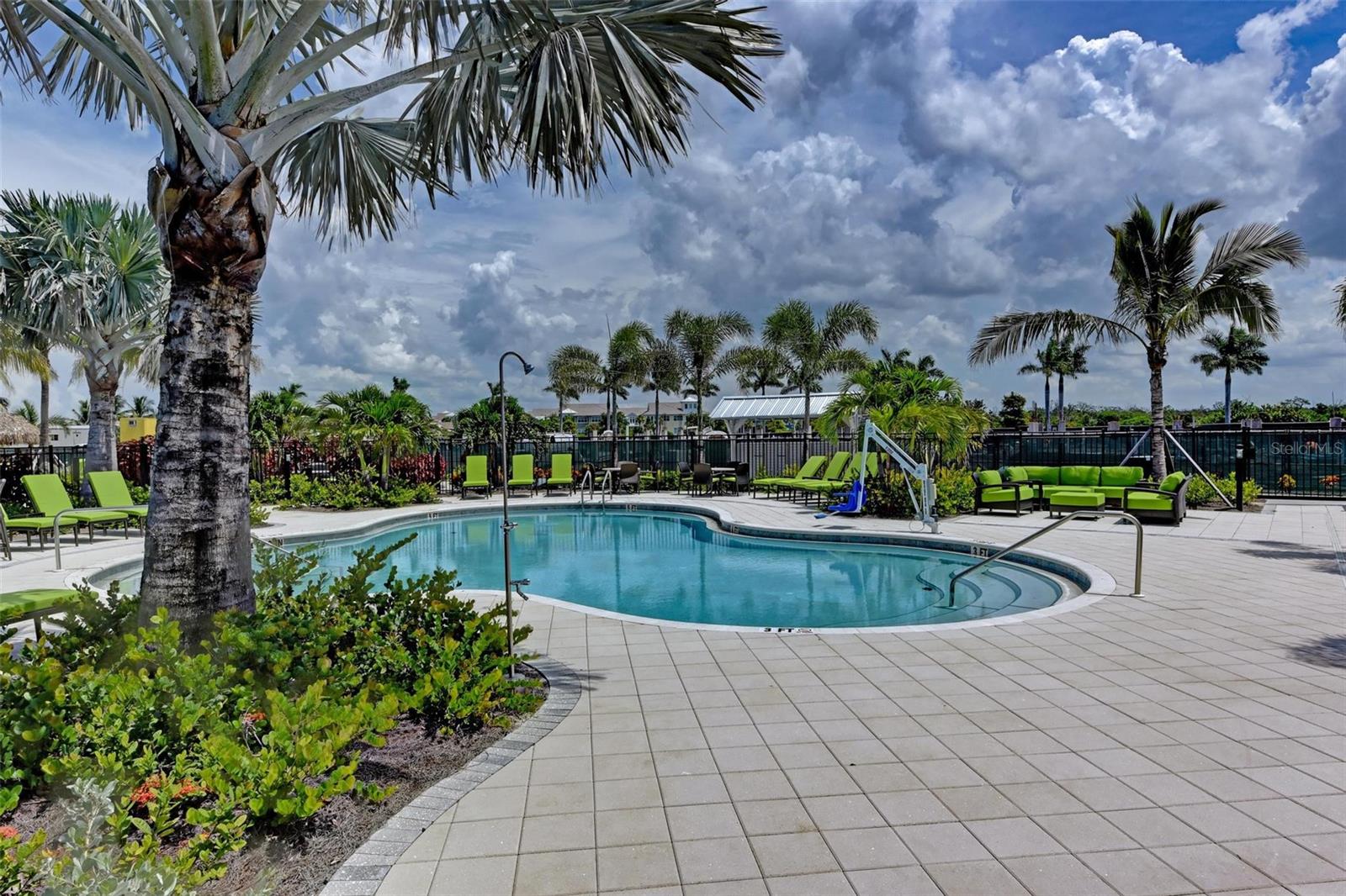 315 SAPPHIRE LAKE DR #202