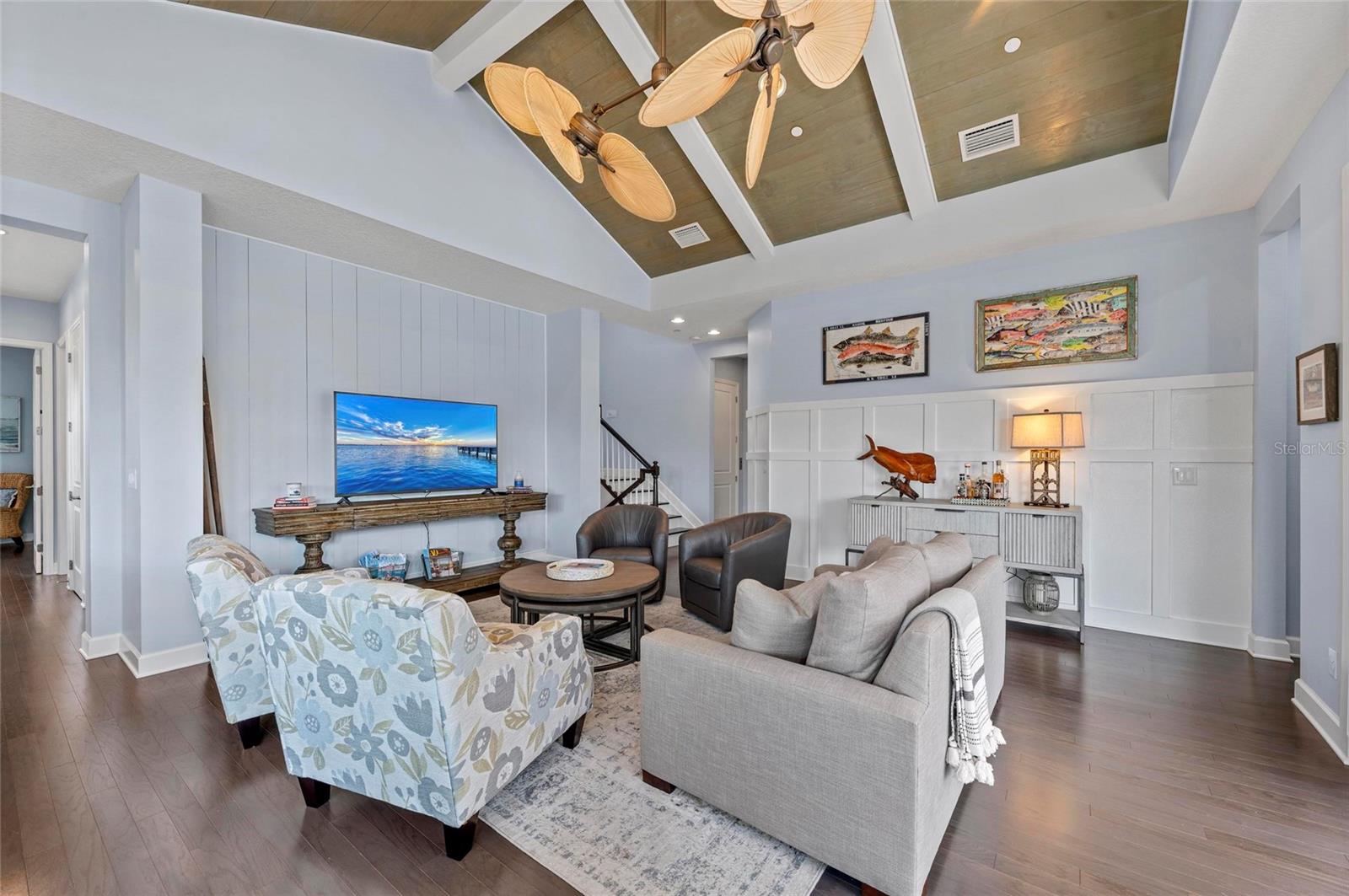 315 SAPPHIRE LAKE DR #202