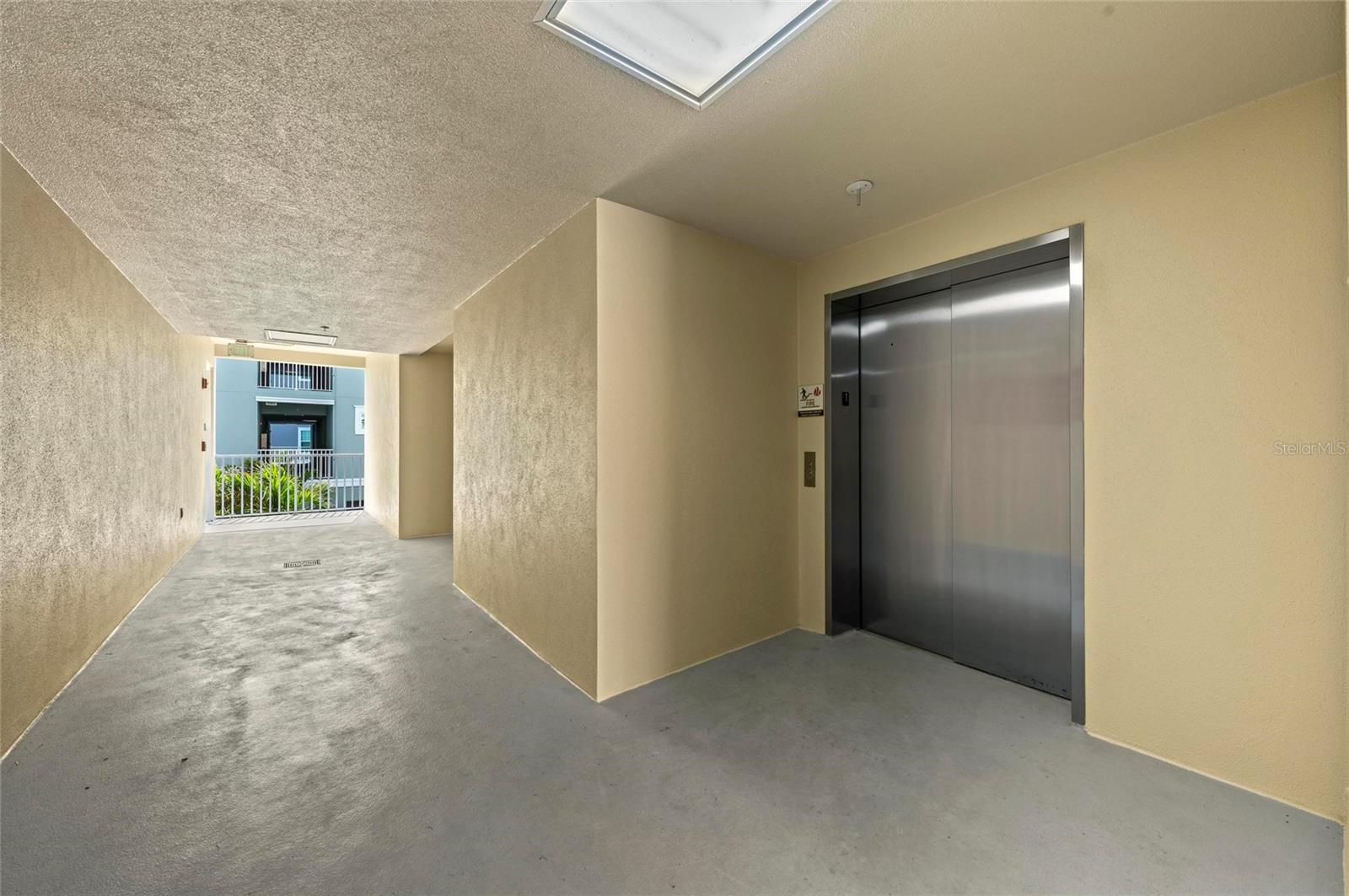 384 ARUBA CIR #103