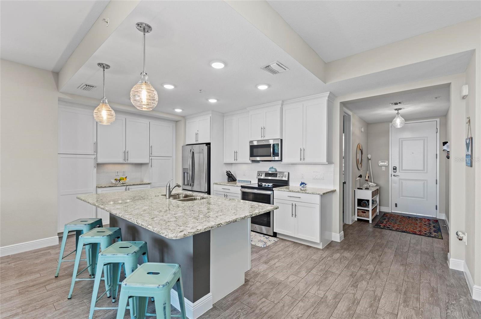 384 ARUBA CIR #103