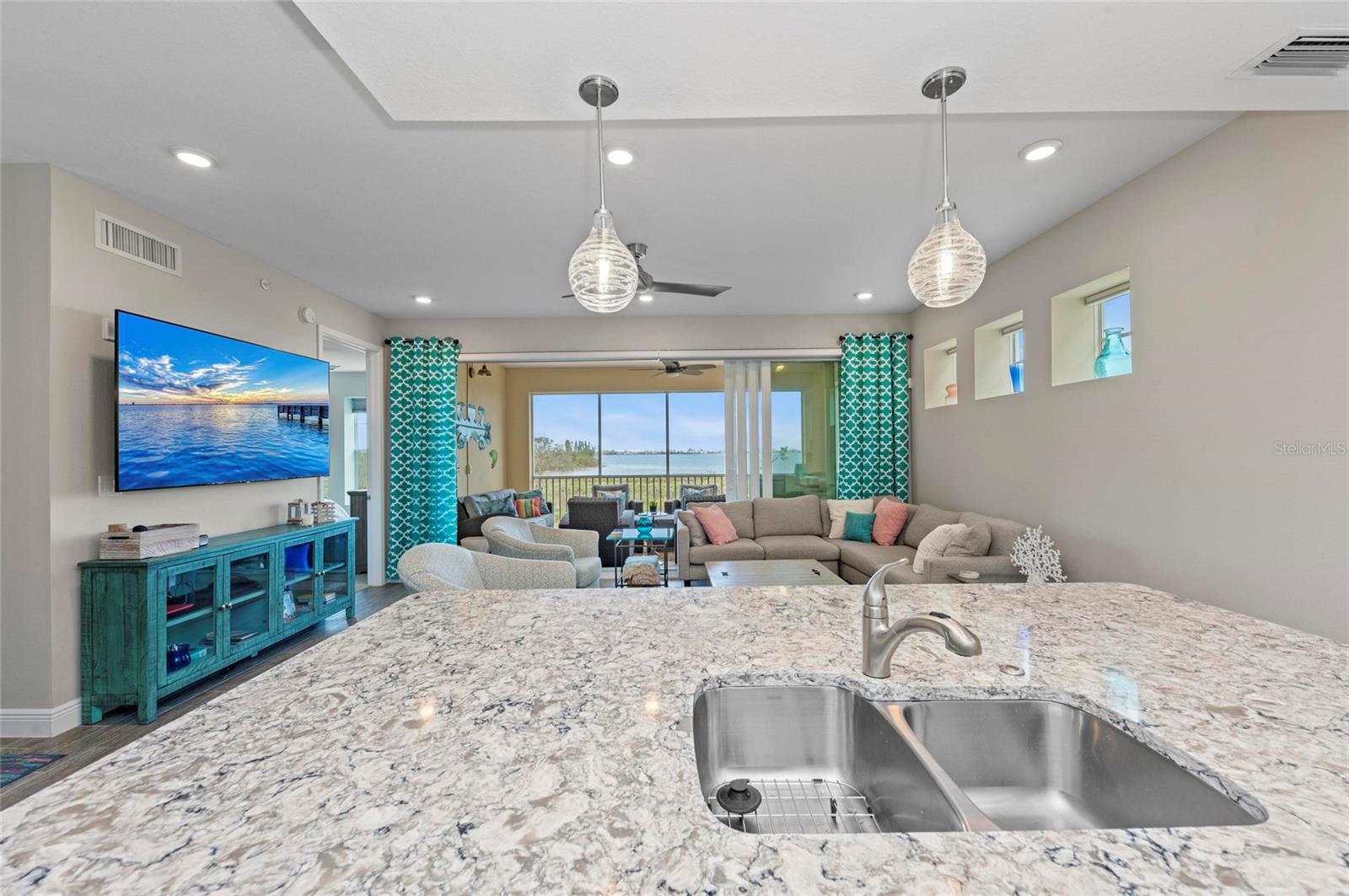384 ARUBA CIR #103