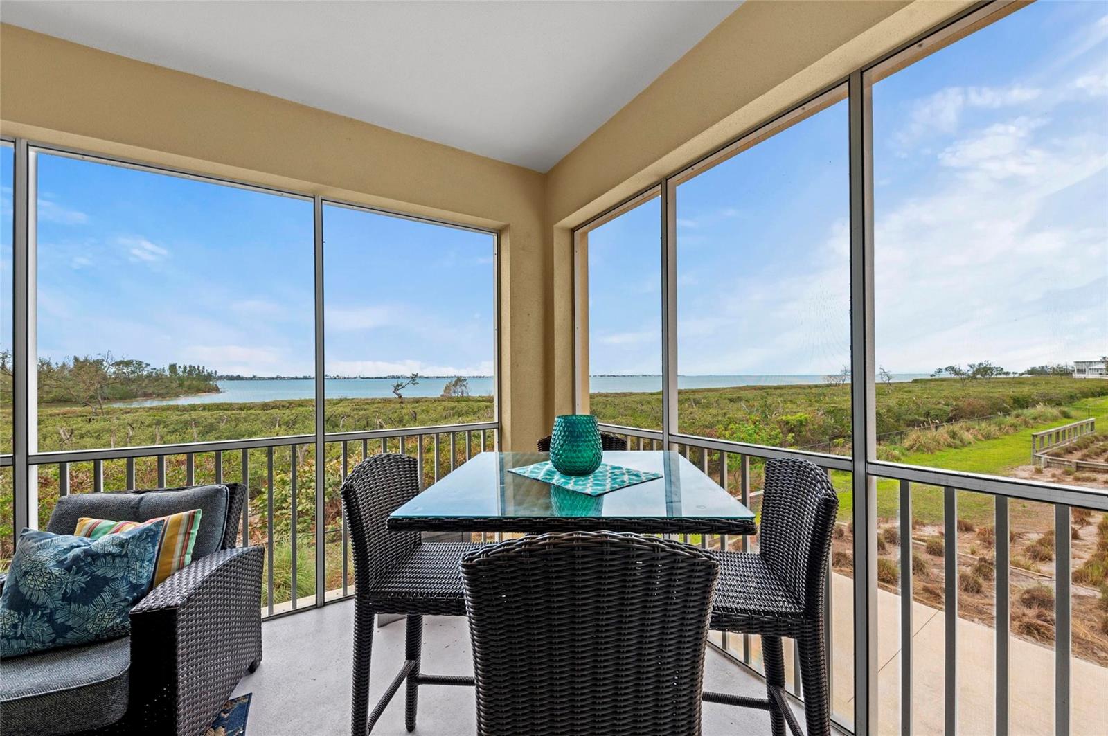 384 ARUBA CIR #103