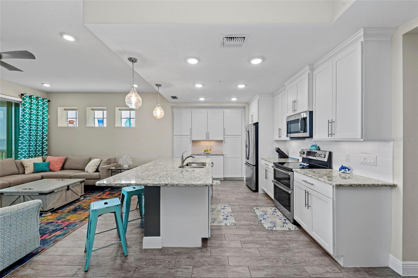 384 ARUBA CIR #103