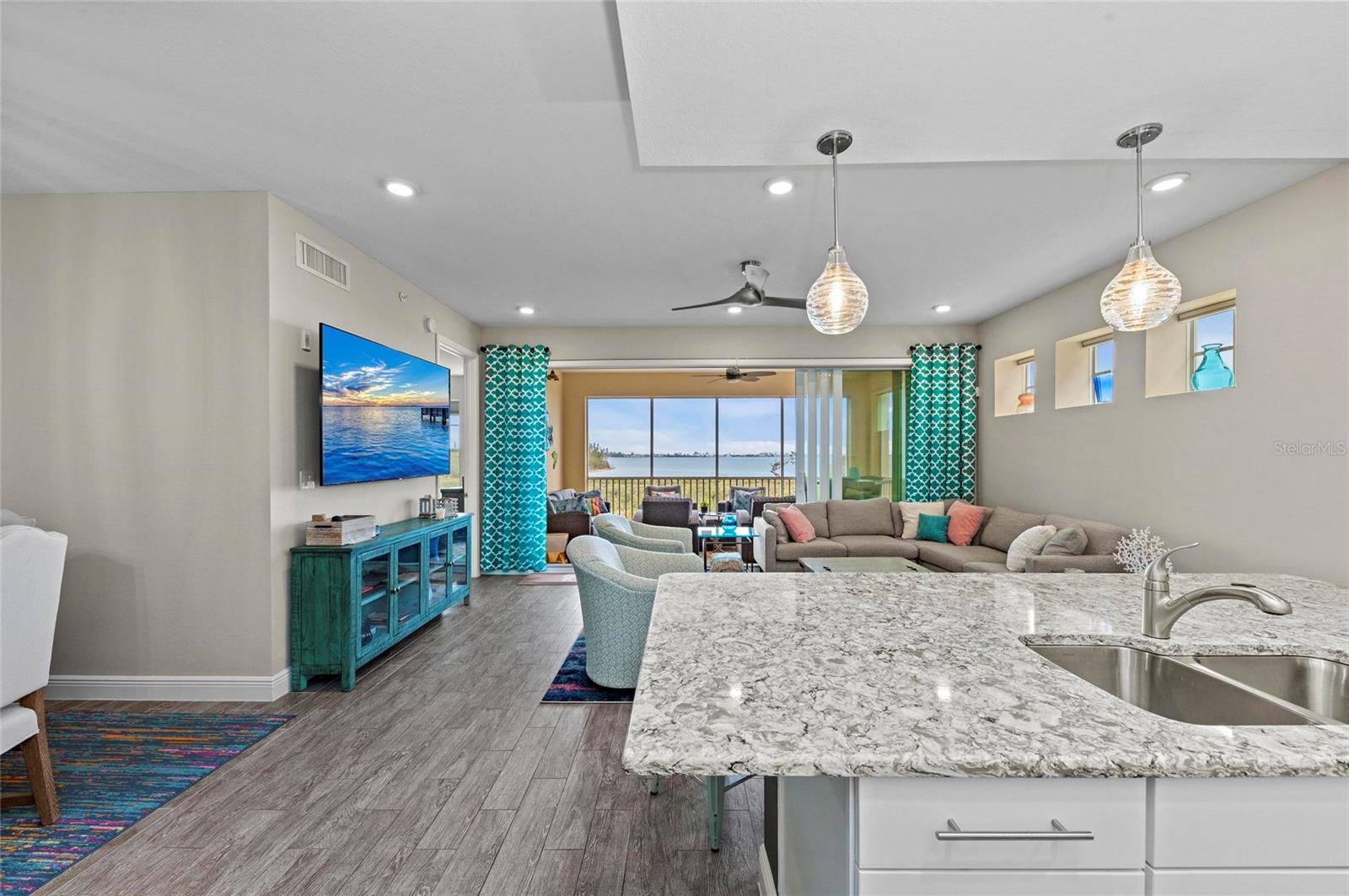 384 ARUBA CIR #103