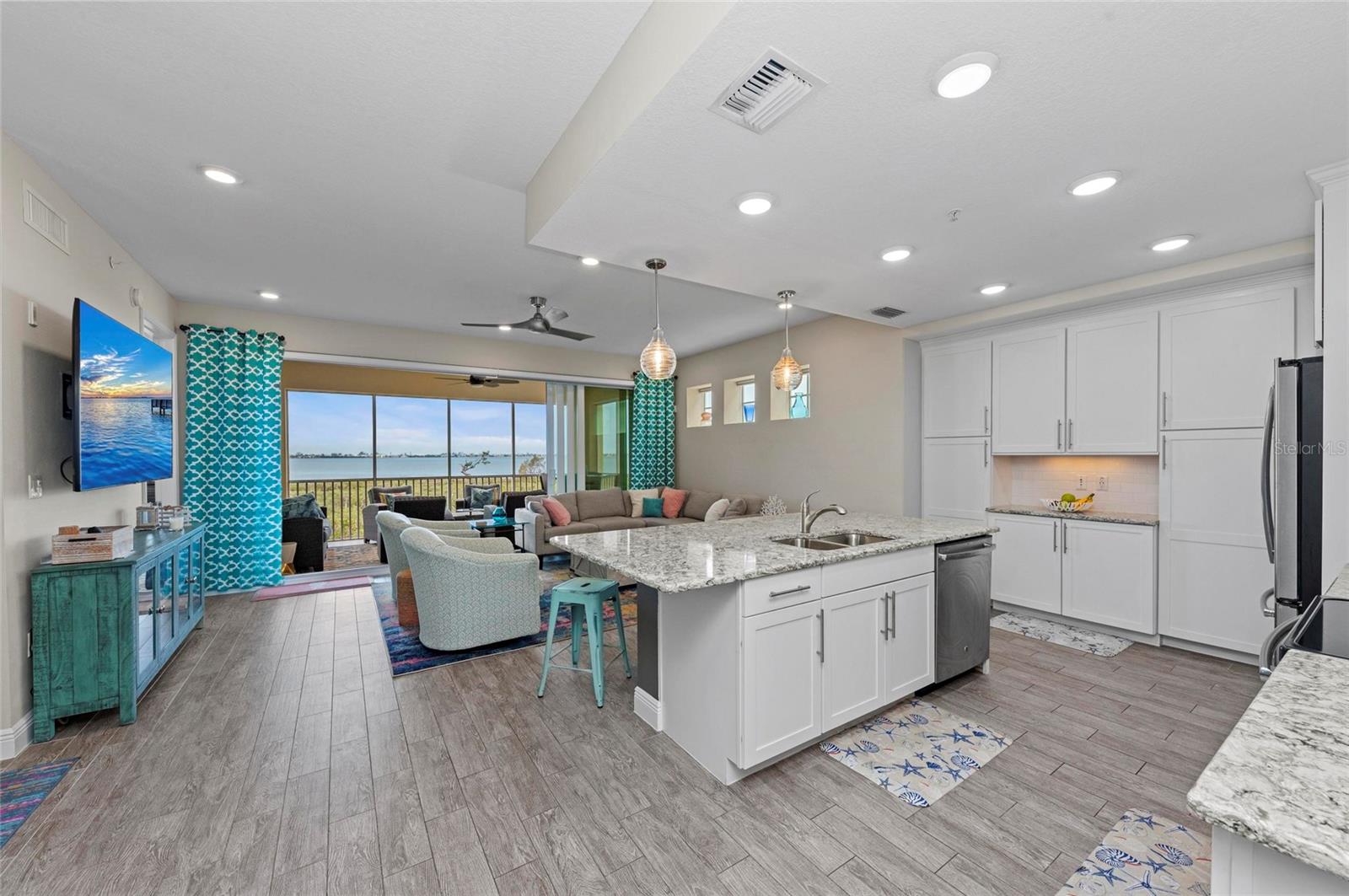 384 ARUBA CIR #103