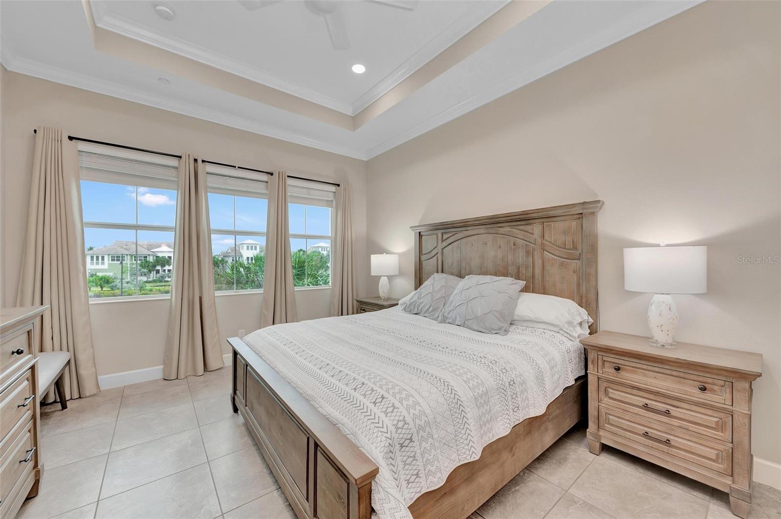 282 SAPPHIRE LAKE DRIVE DR #201