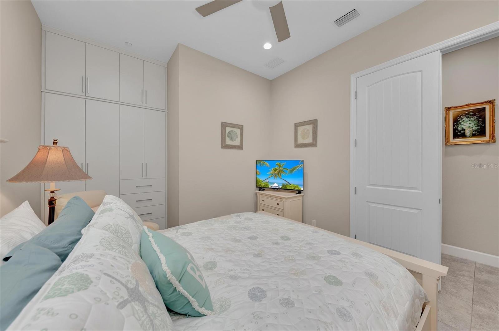 282 SAPPHIRE LAKE DRIVE DR #201