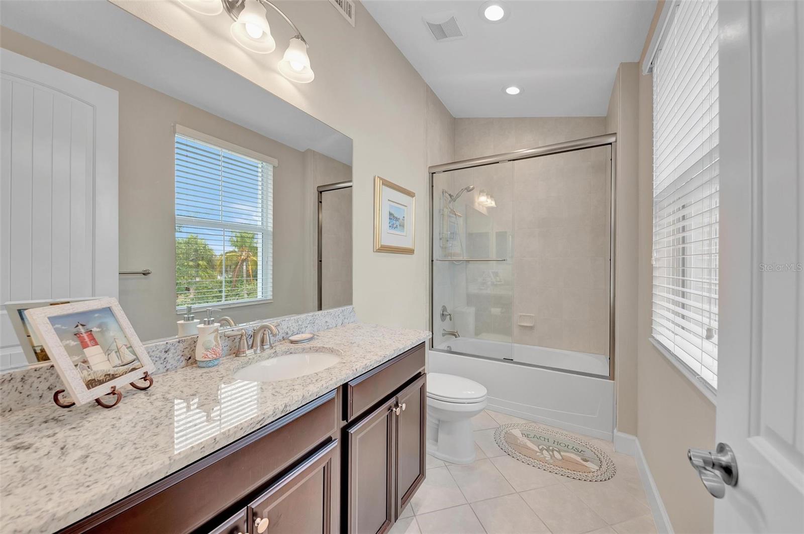 282 SAPPHIRE LAKE DRIVE DR #201