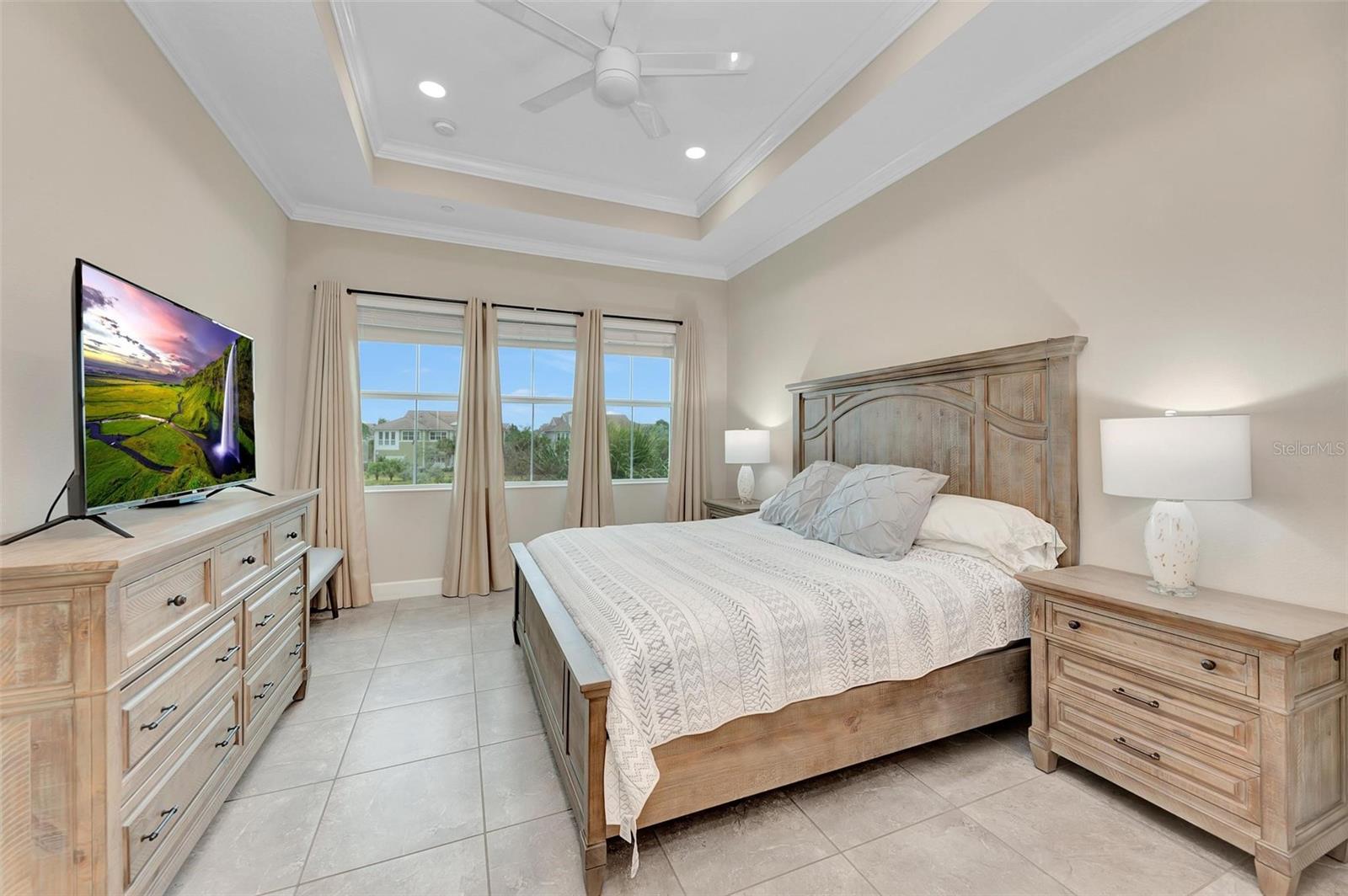 282 SAPPHIRE LAKE DRIVE DR #201