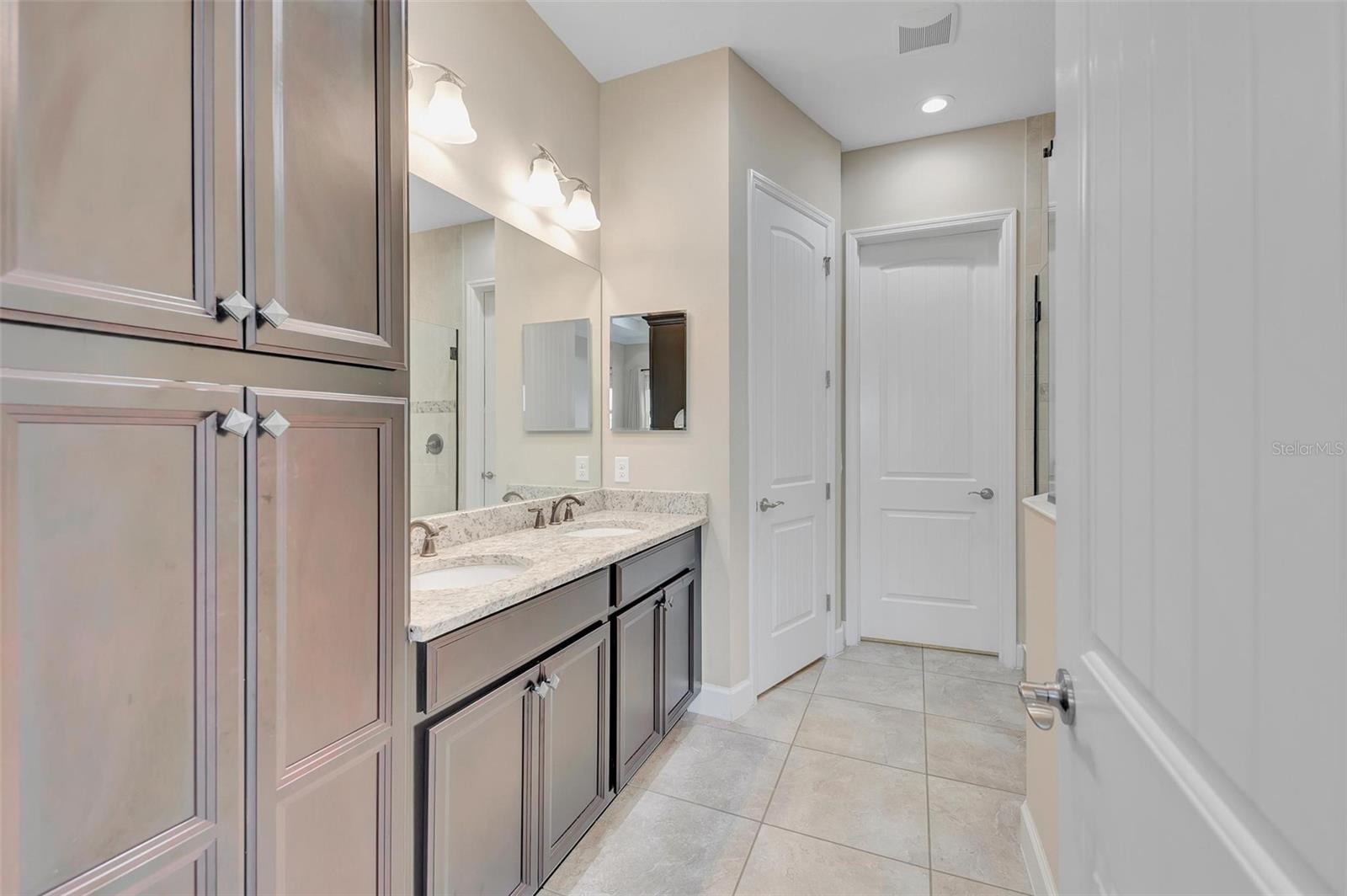 282 SAPPHIRE LAKE DRIVE DR #201