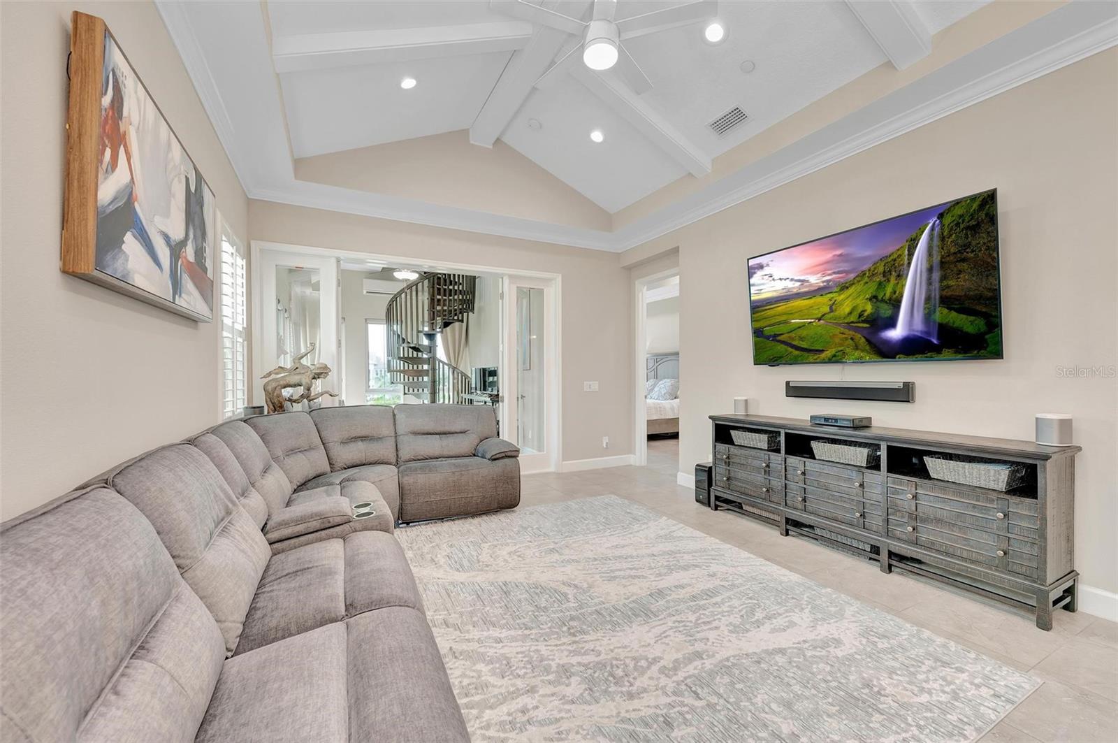 282 SAPPHIRE LAKE DRIVE DR #201