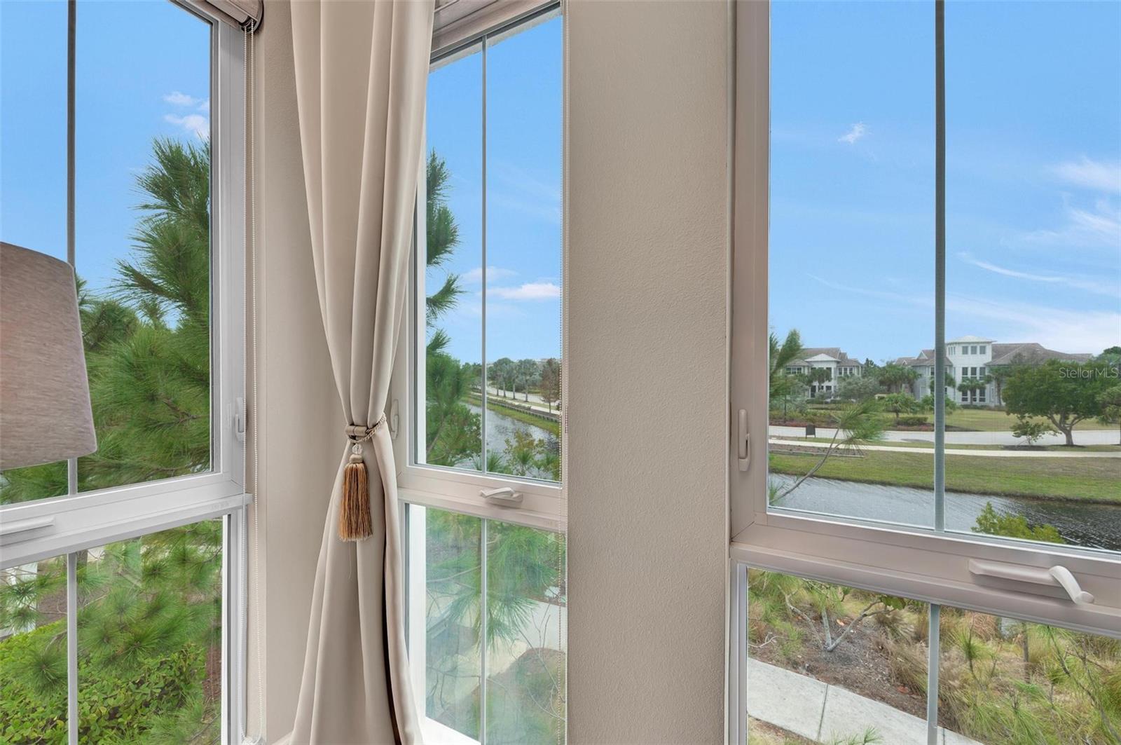 282 SAPPHIRE LAKE DRIVE DR #201