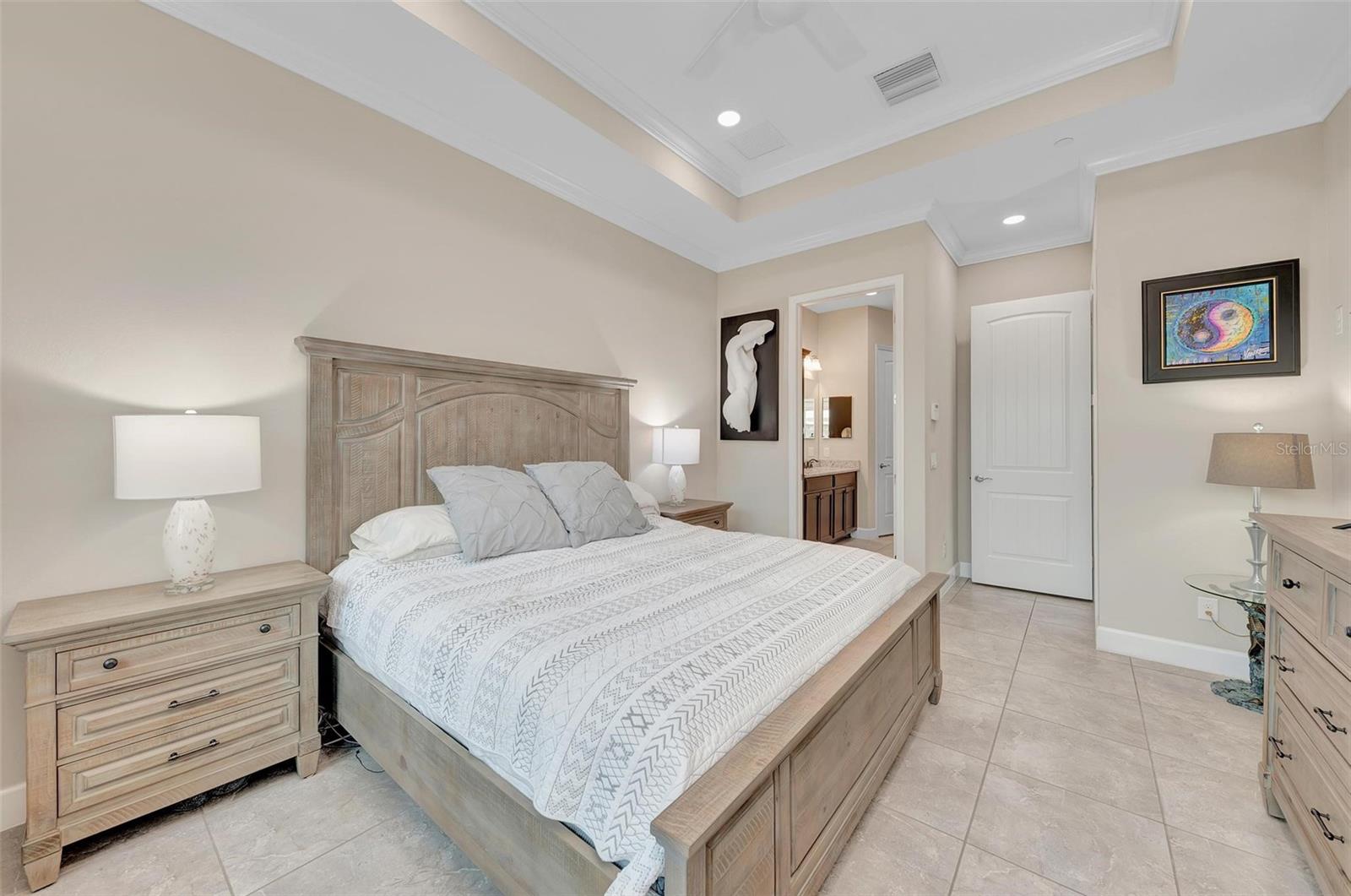 282 SAPPHIRE LAKE DRIVE DR #201