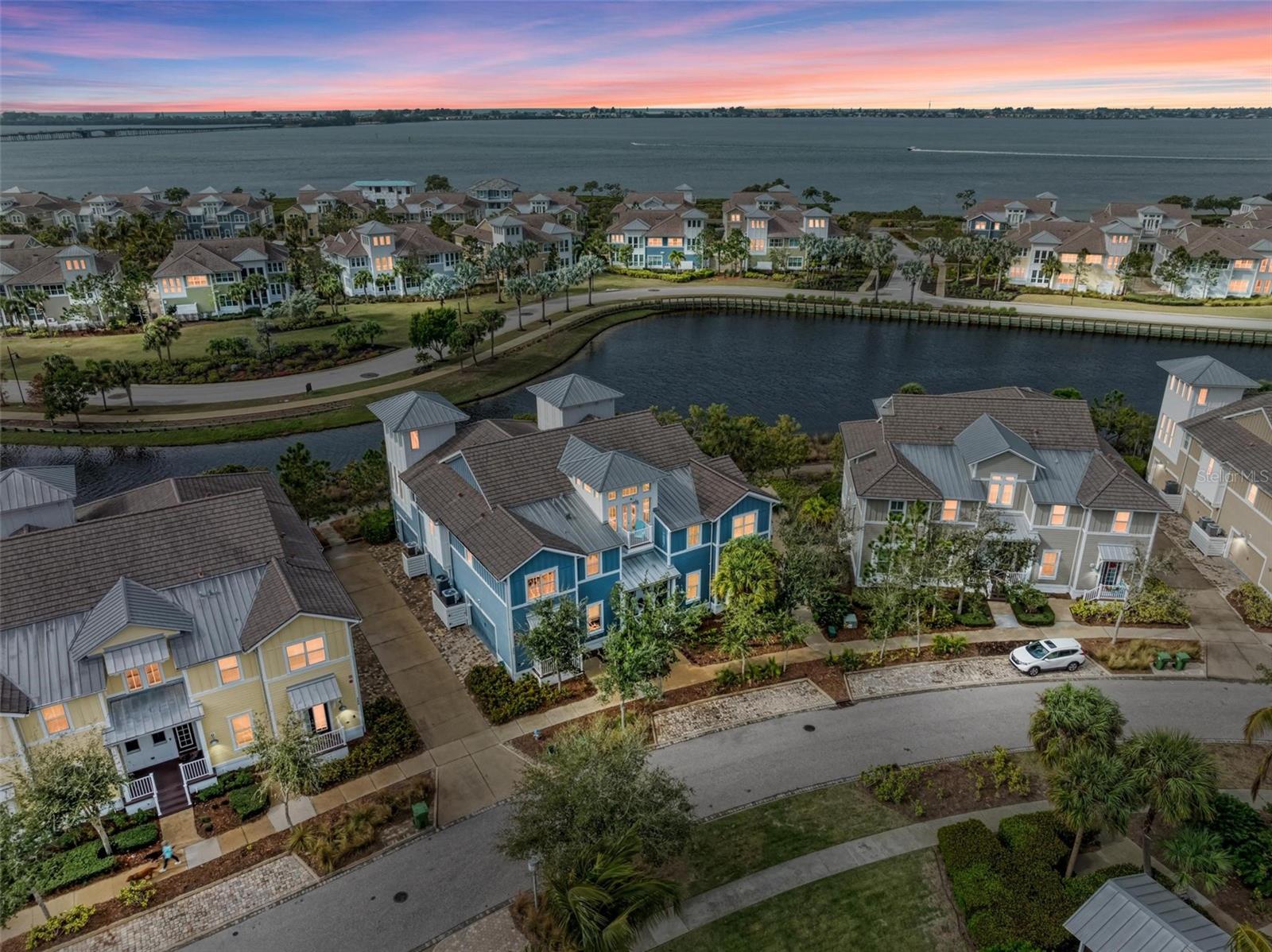 282 SAPPHIRE LAKE DRIVE DR #201