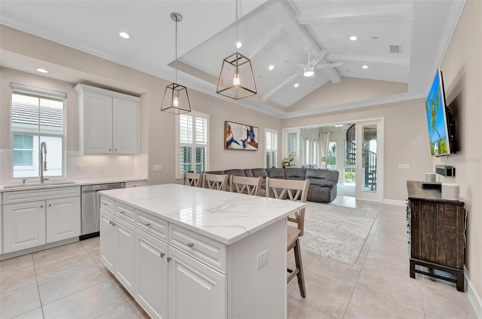 282 SAPPHIRE LAKE DRIVE DR #201