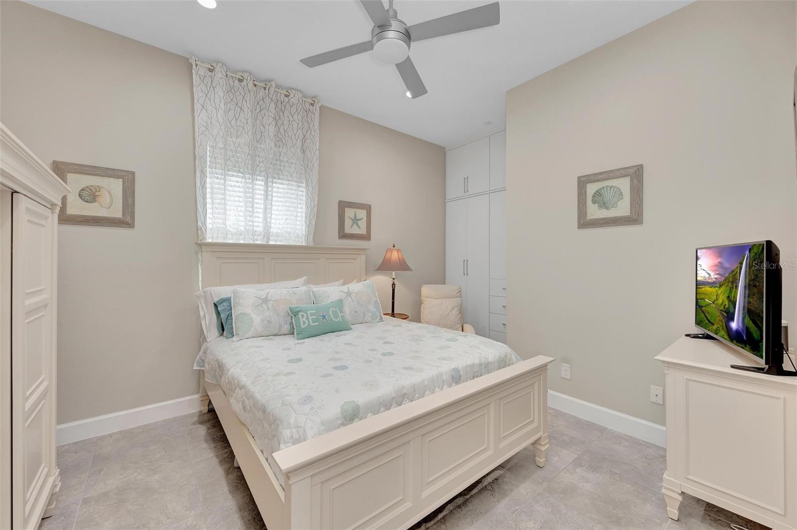 282 SAPPHIRE LAKE DRIVE DR #201