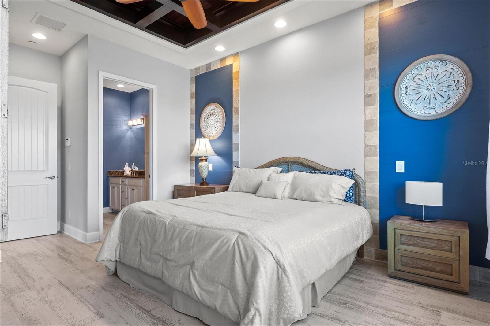 319 COMPASS POINT DR #201