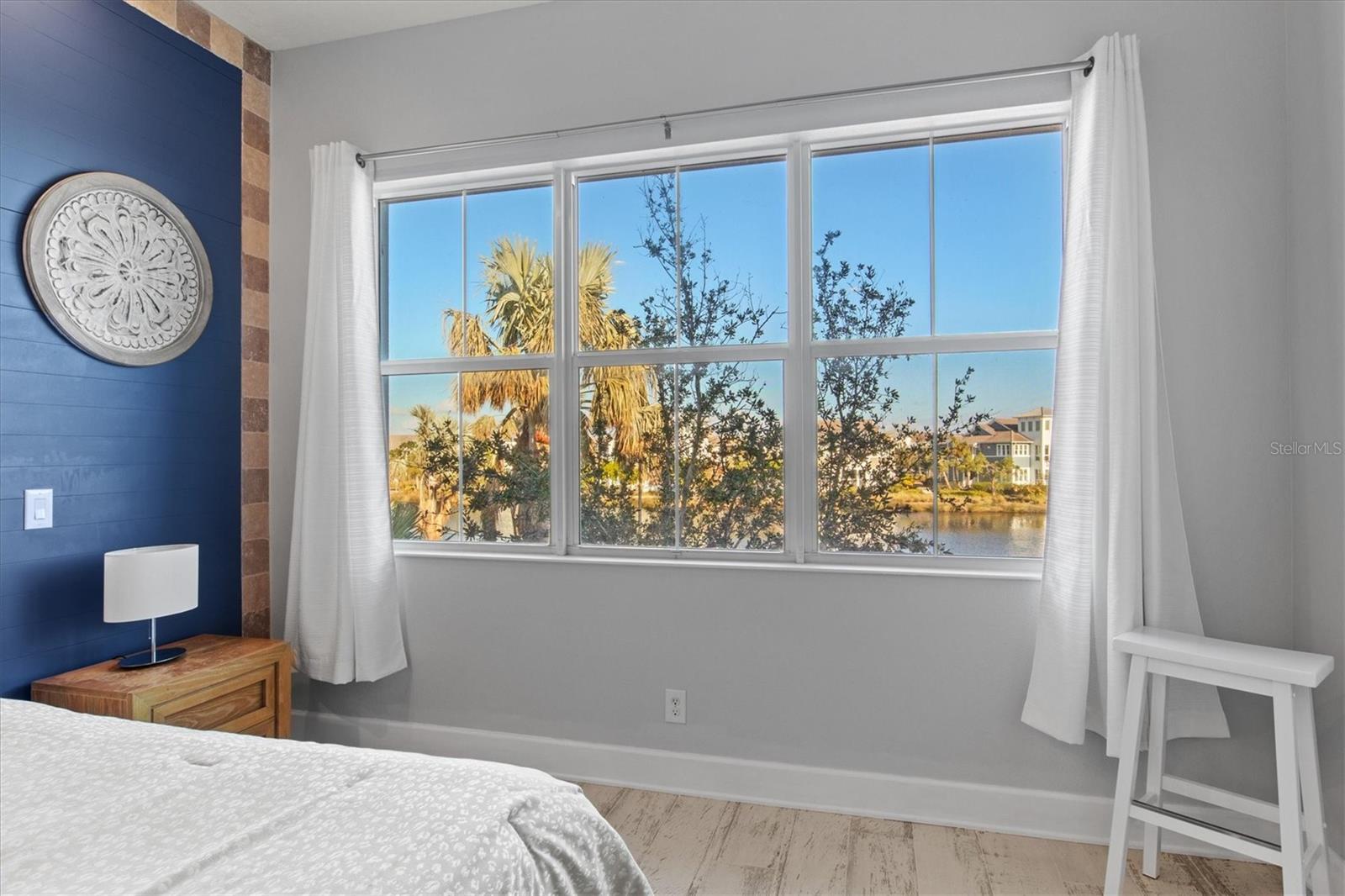 319 COMPASS POINT DR #201