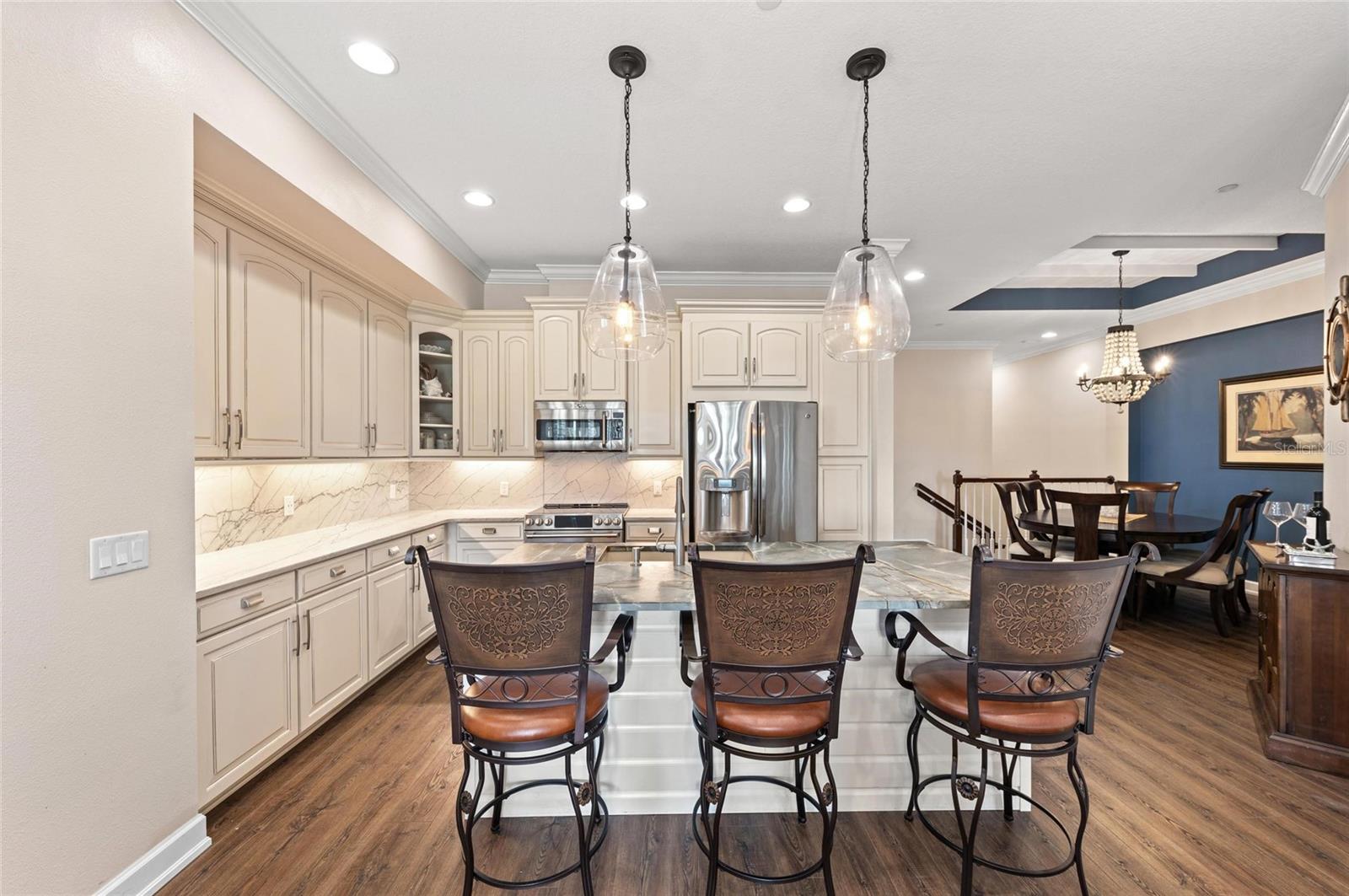 241 SAPPHIRE LAKE DR #201