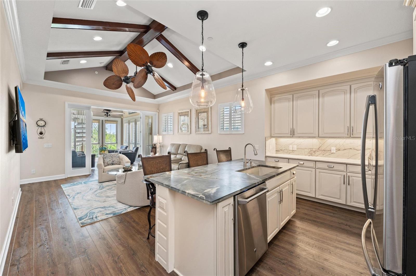 241 SAPPHIRE LAKE DR #201