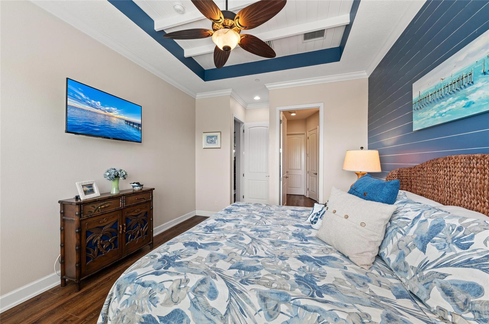 241 SAPPHIRE LAKE DR #201