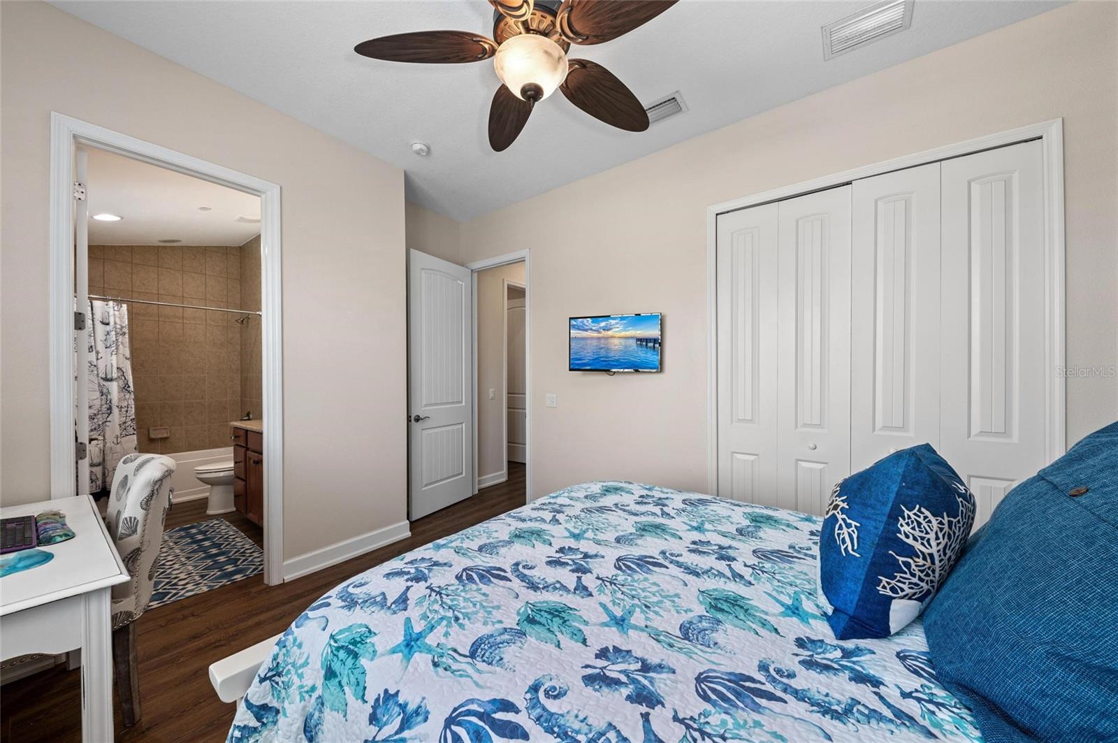 241 SAPPHIRE LAKE DR #201