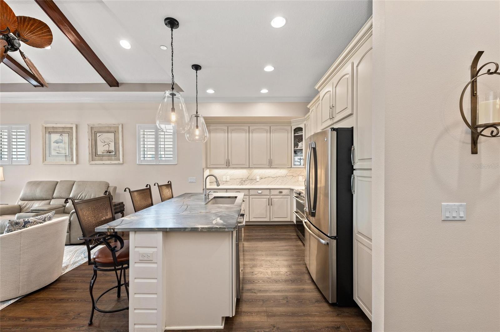 241 SAPPHIRE LAKE DR #201