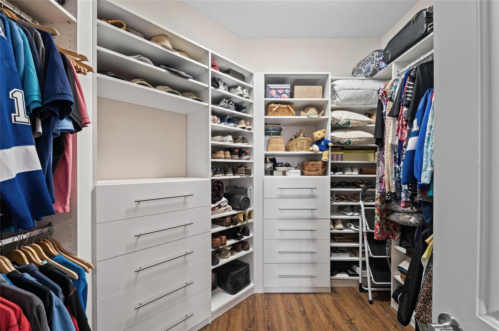 241 SAPPHIRE LAKE DR #201