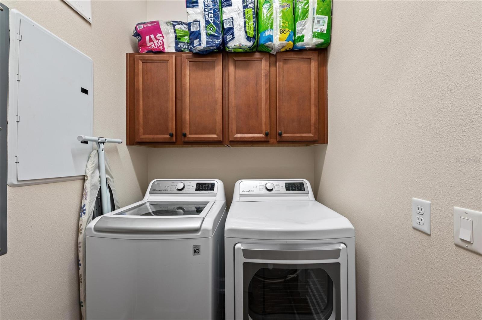 241 SAPPHIRE LAKE DR #201