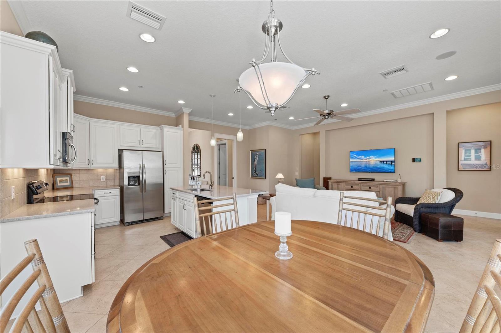 315 SAPPHIRE LAKE DR #101