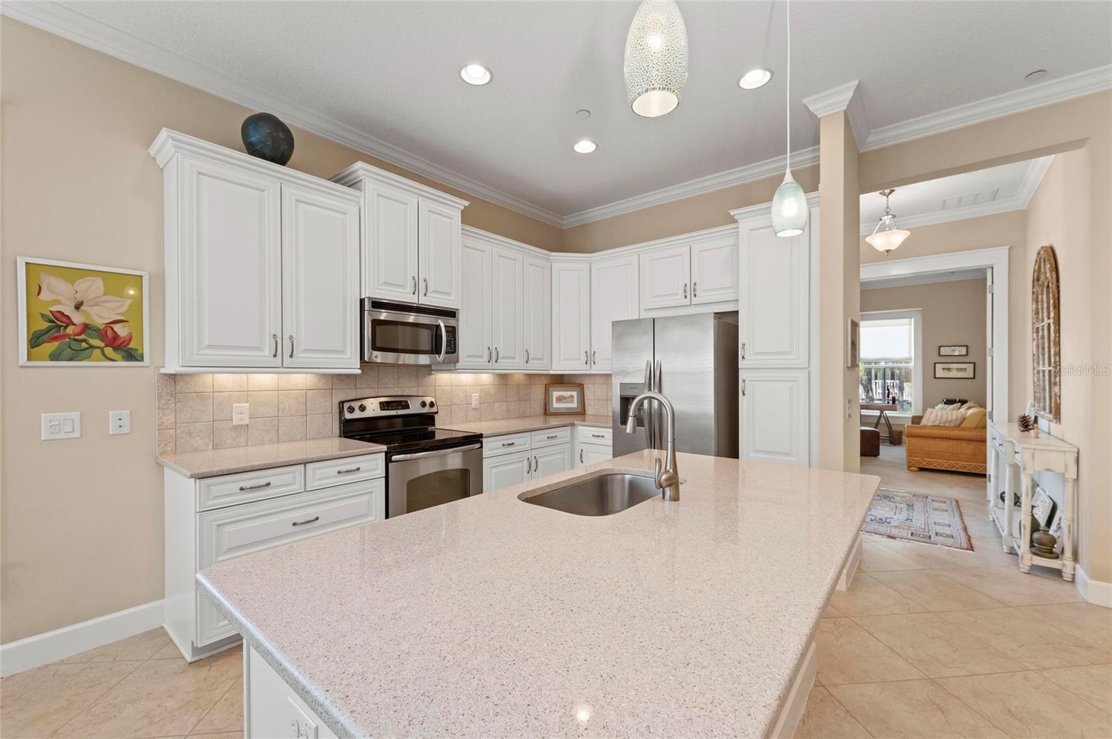 315 SAPPHIRE LAKE DR #101