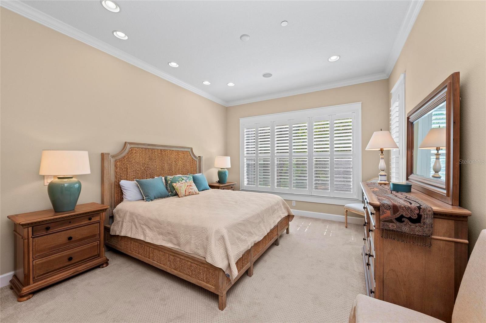 315 SAPPHIRE LAKE DR #101