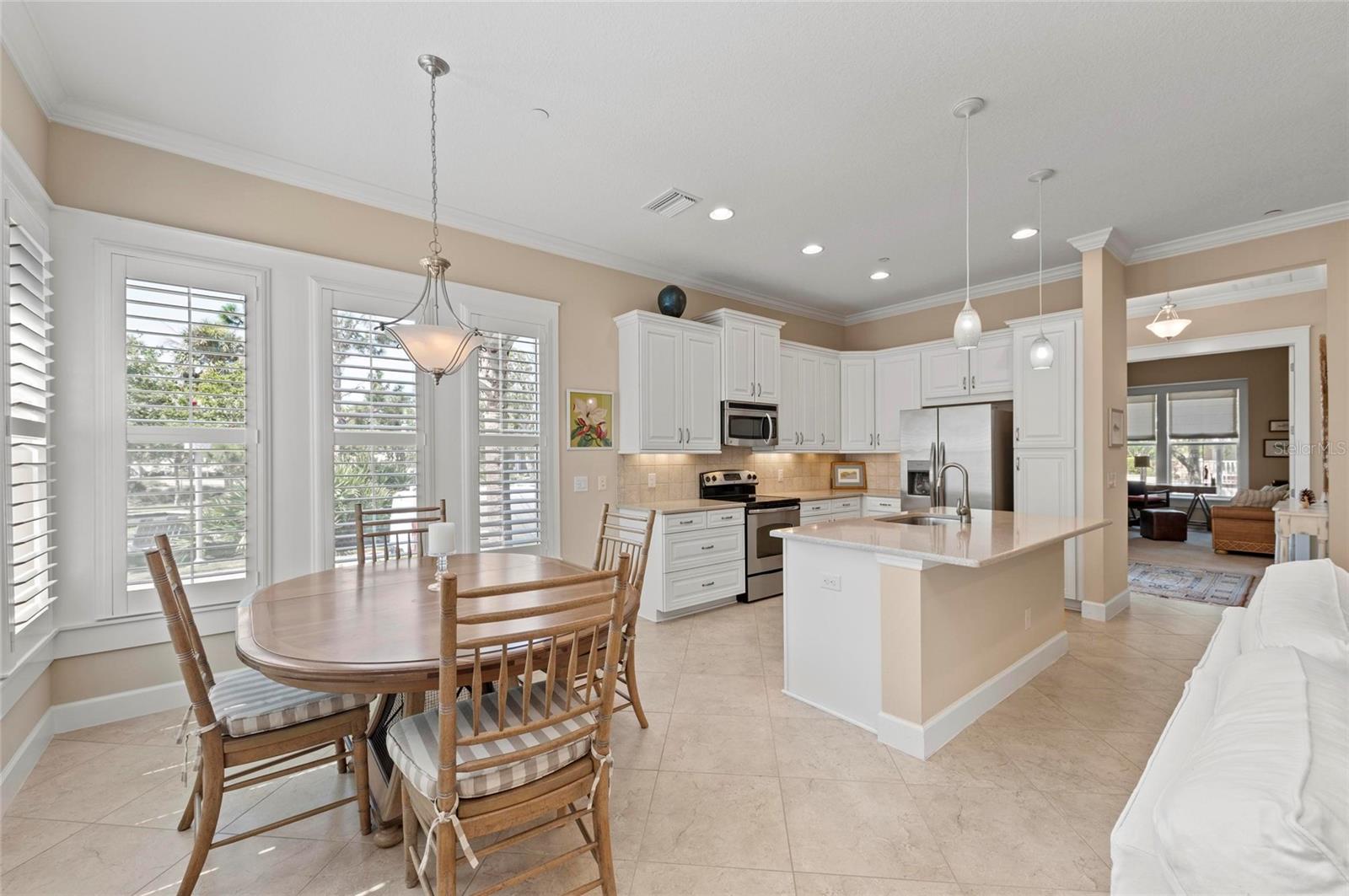 315 SAPPHIRE LAKE DR #101