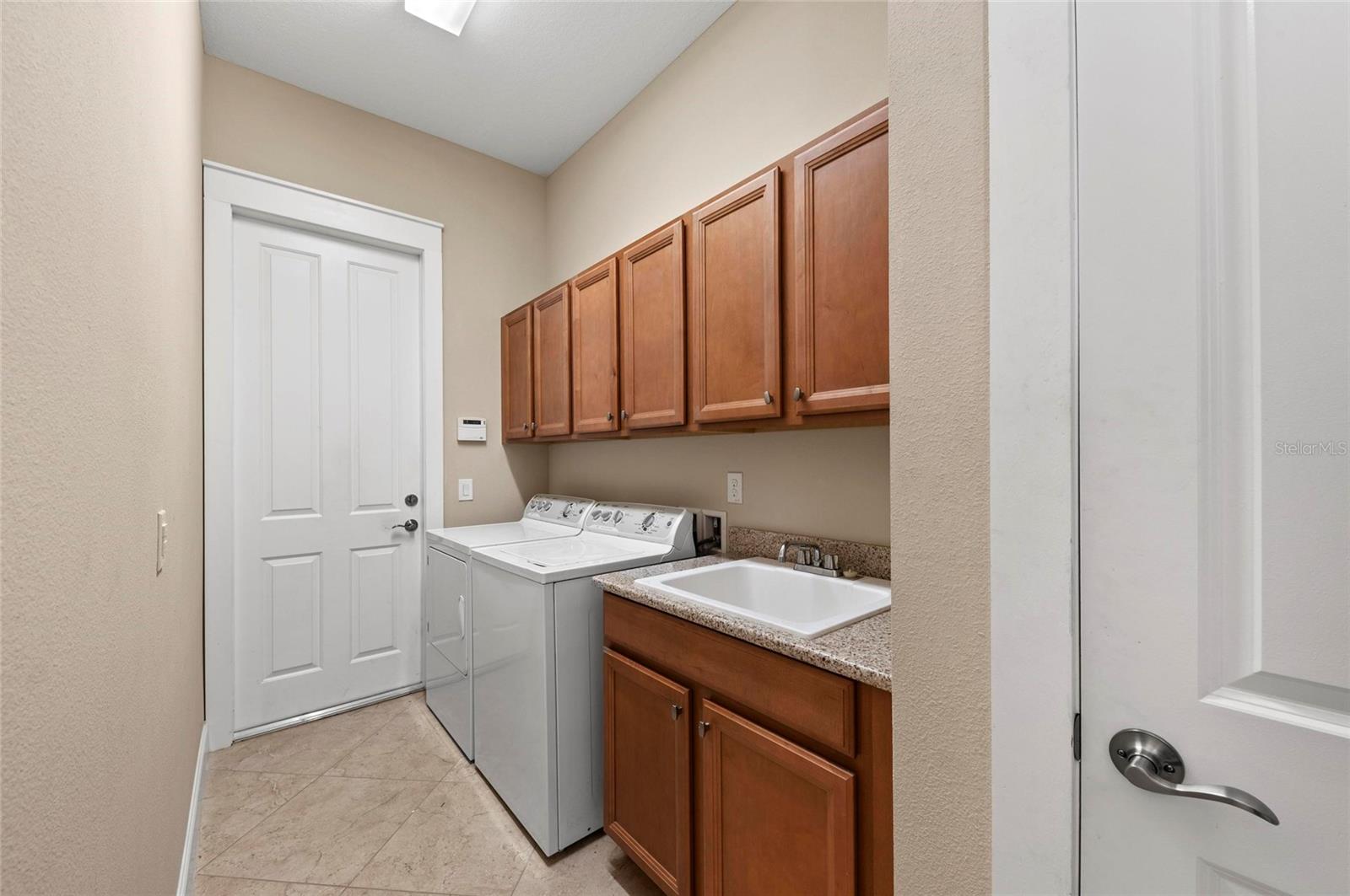 315 SAPPHIRE LAKE DR #101