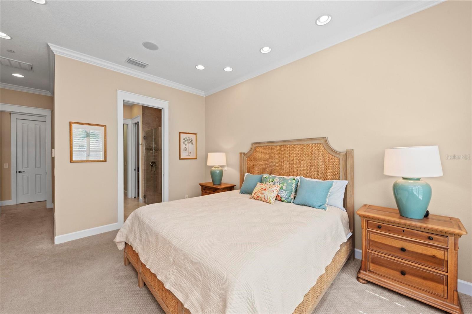 315 SAPPHIRE LAKE DR #101