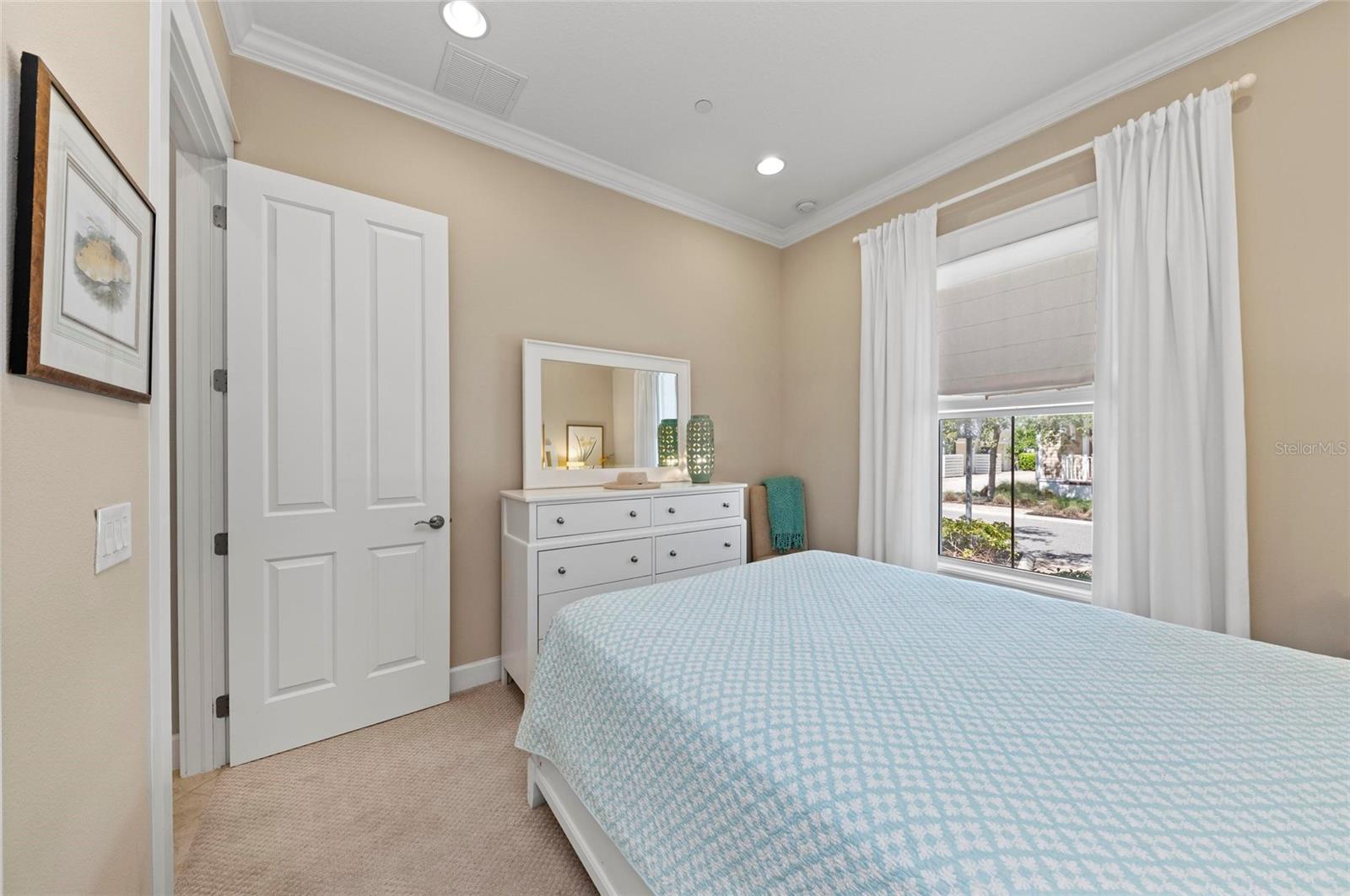 315 SAPPHIRE LAKE DR #101