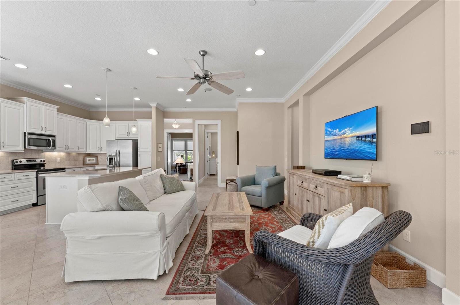 315 SAPPHIRE LAKE DR #101