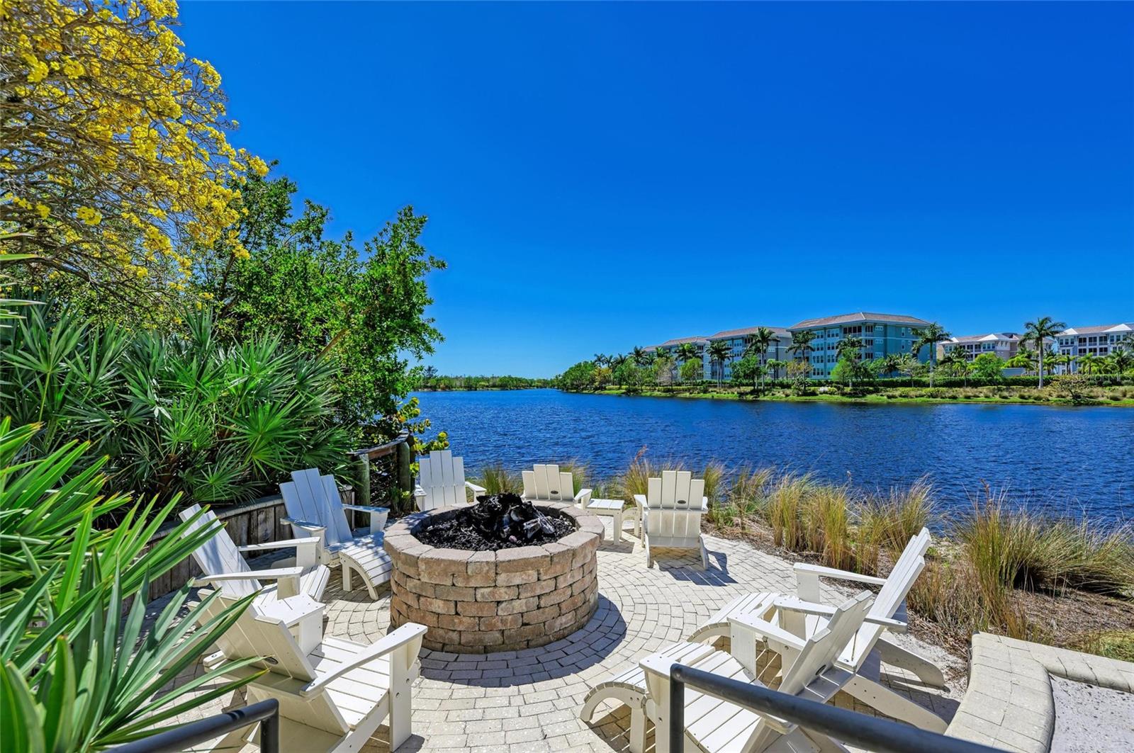 315 SAPPHIRE LAKE DR #101