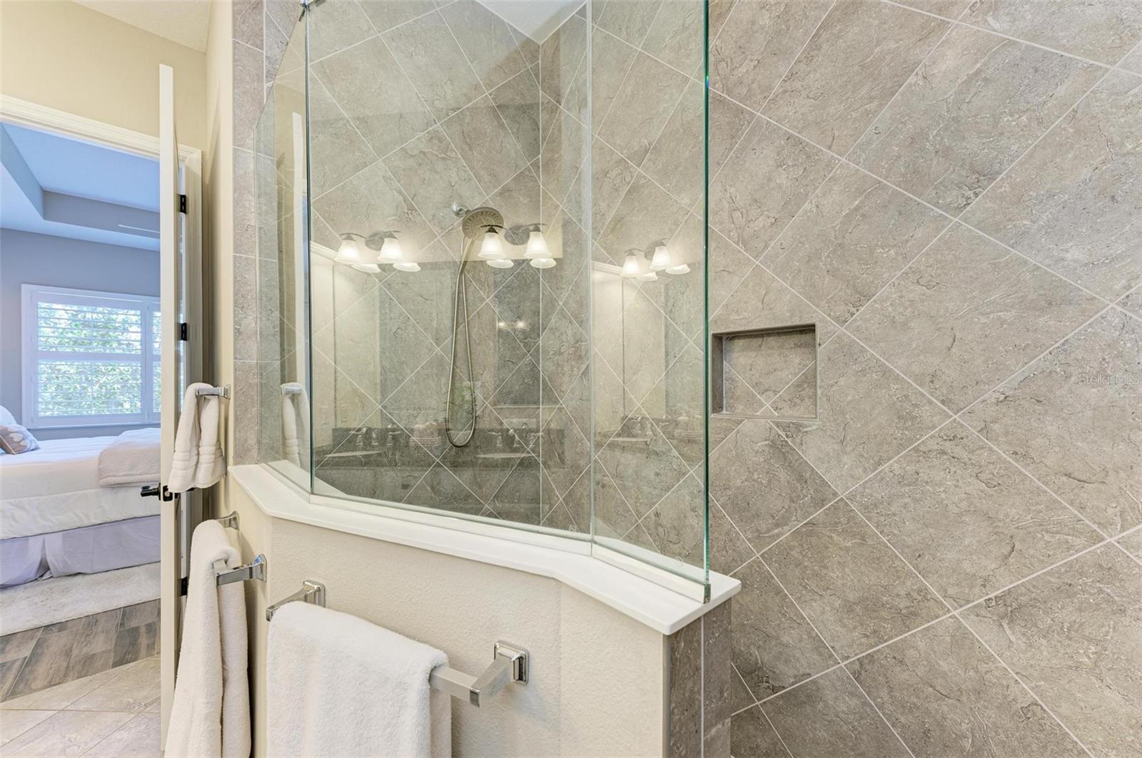 367 COMPASS POINT DR #201