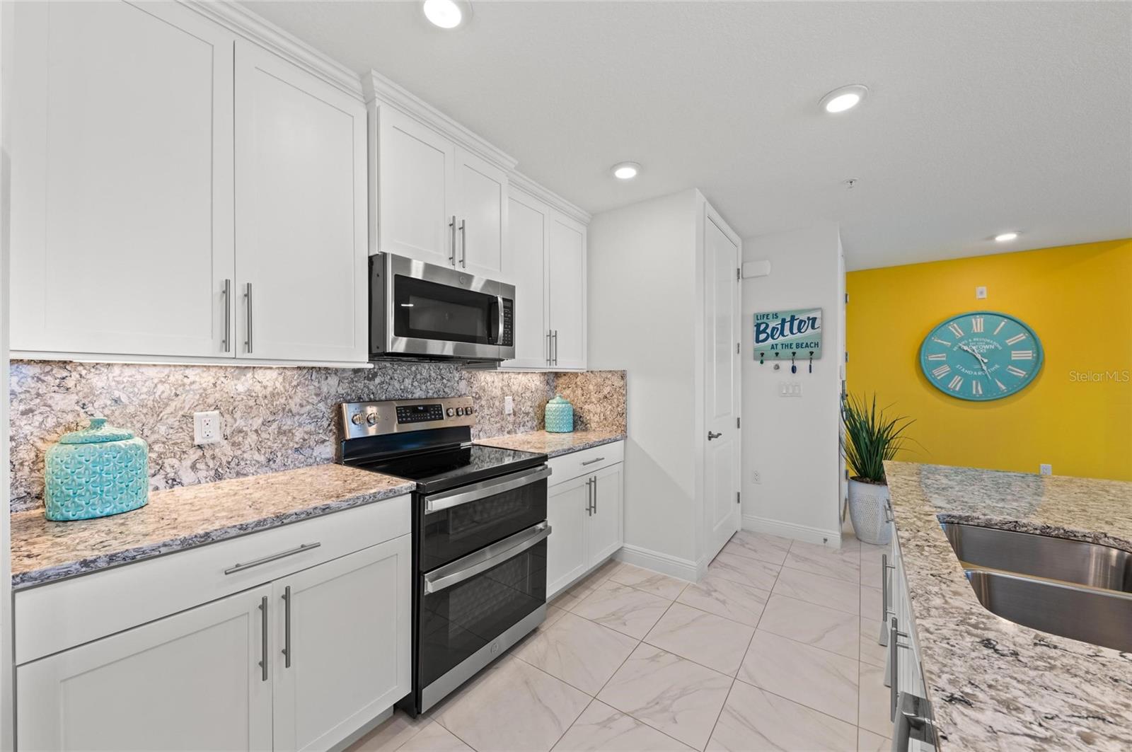 387 ARUBA CIR #301