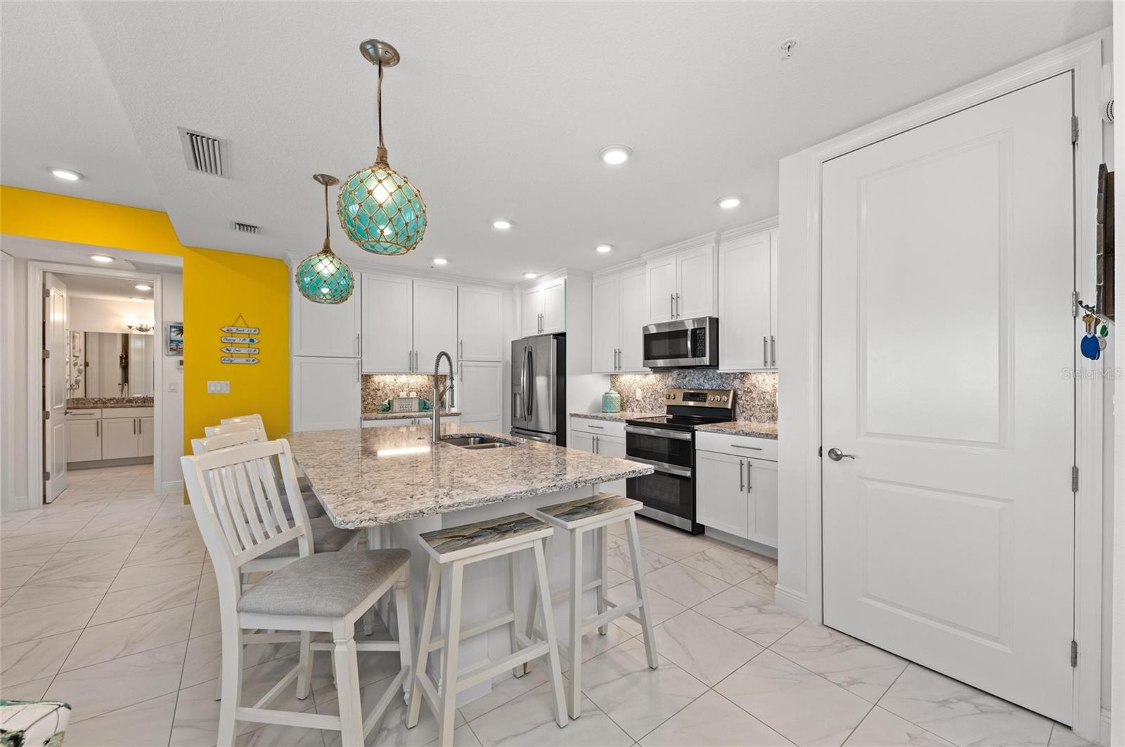 387 ARUBA CIR #301