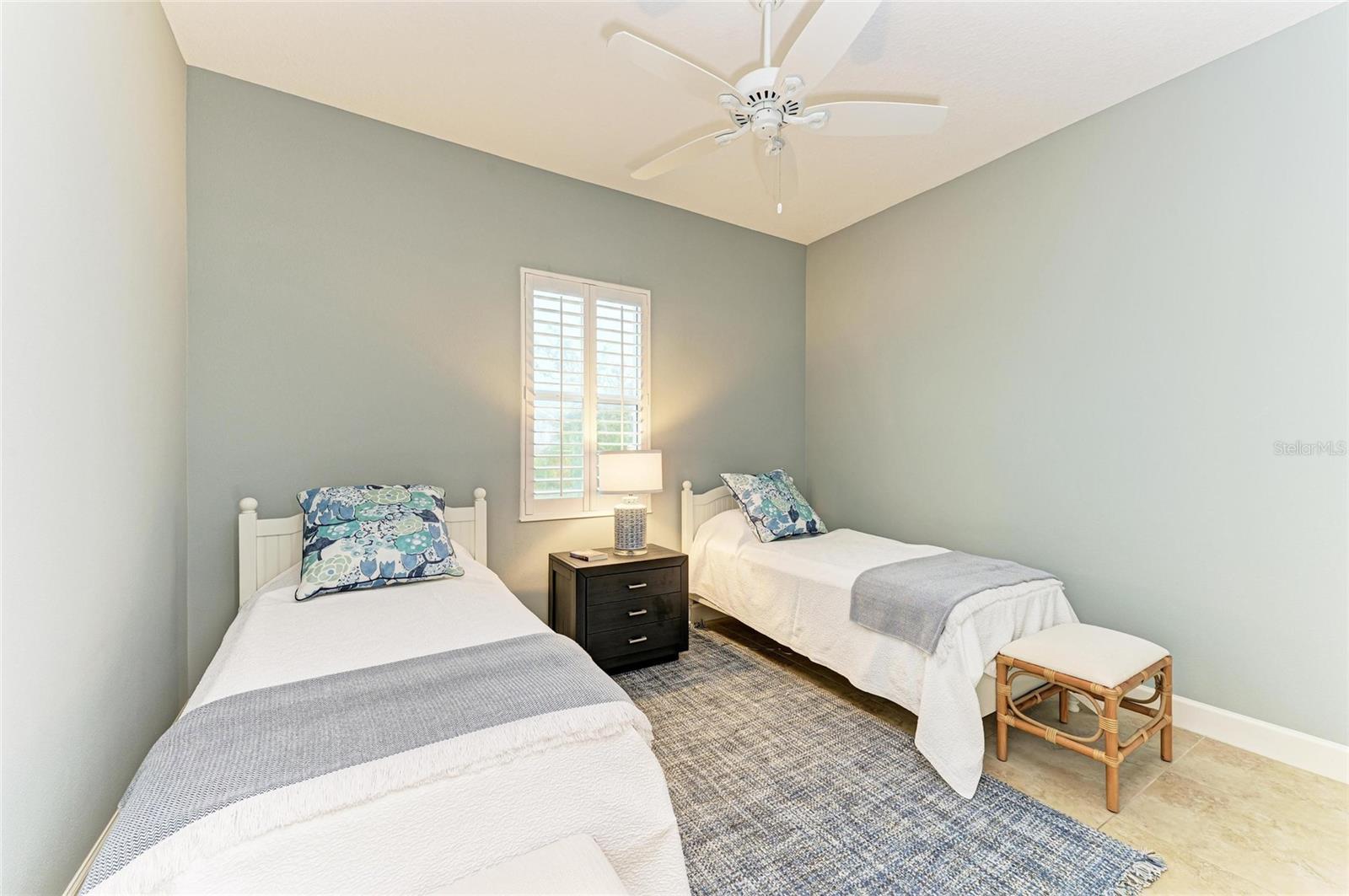 258 SAPPHIRE LAKE DR #202