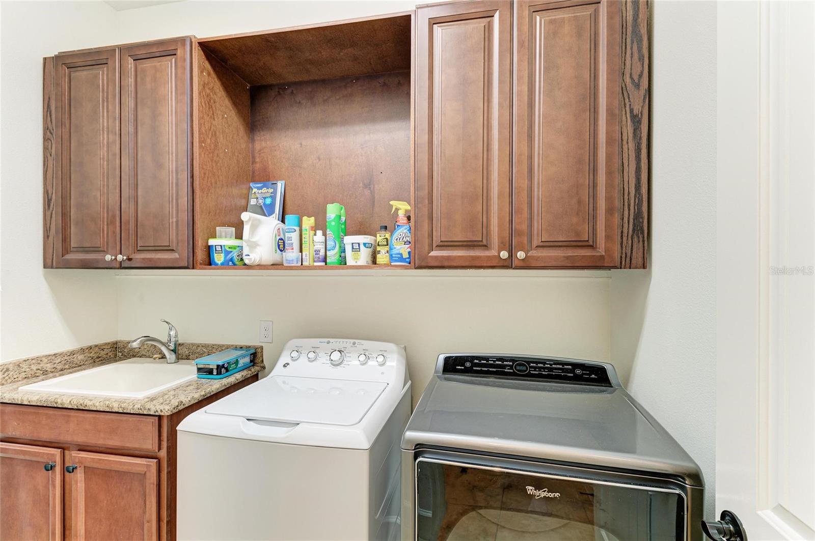 258 SAPPHIRE LAKE DR #202