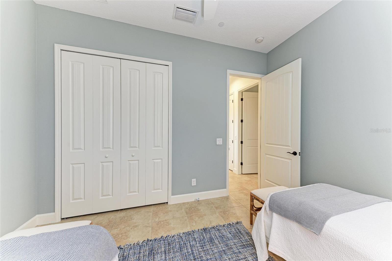 258 SAPPHIRE LAKE DR #202